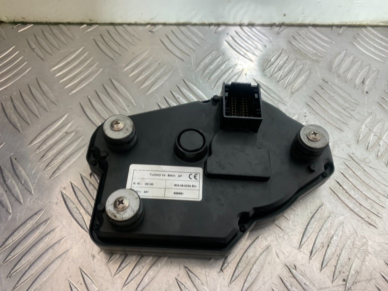 APRILIA TUONO 1000 V4R CLOCKS SPEEDO DASH  YEAR 2011-13  (CMB1331)