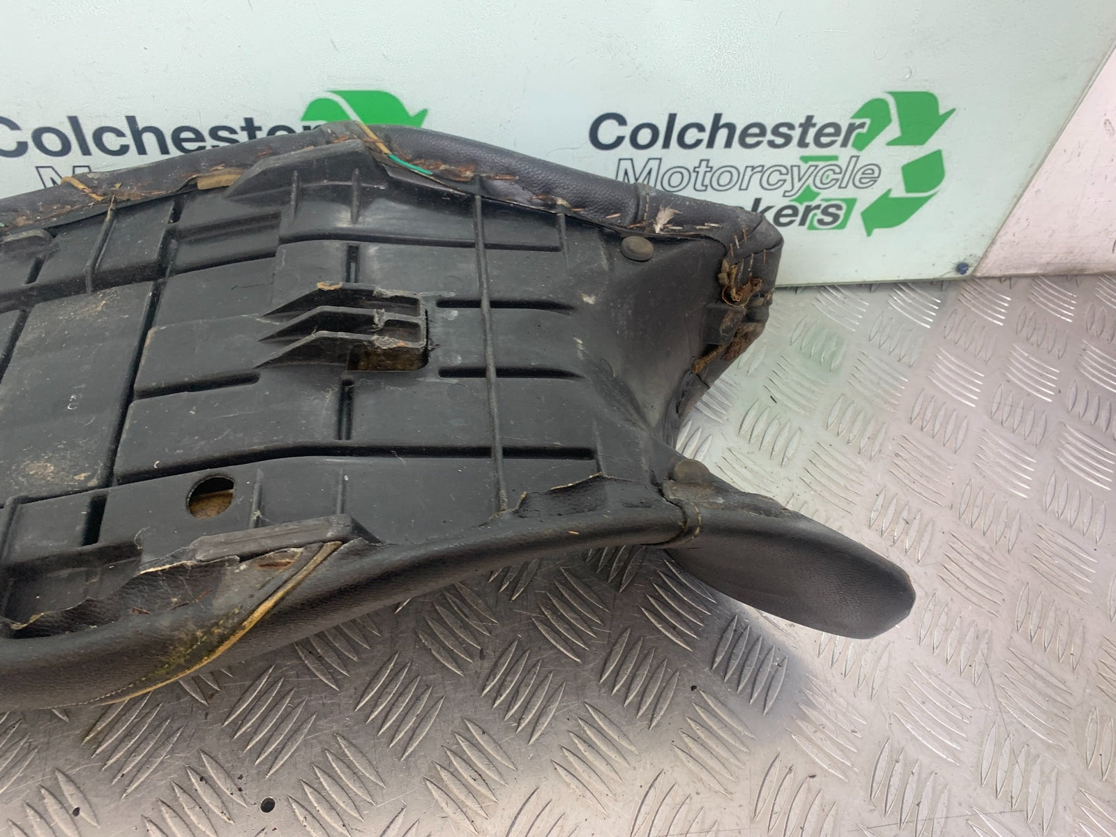 KAWASAKI ZZR1100 D SEAT    YEAR 1993-2001 (CMB1164)