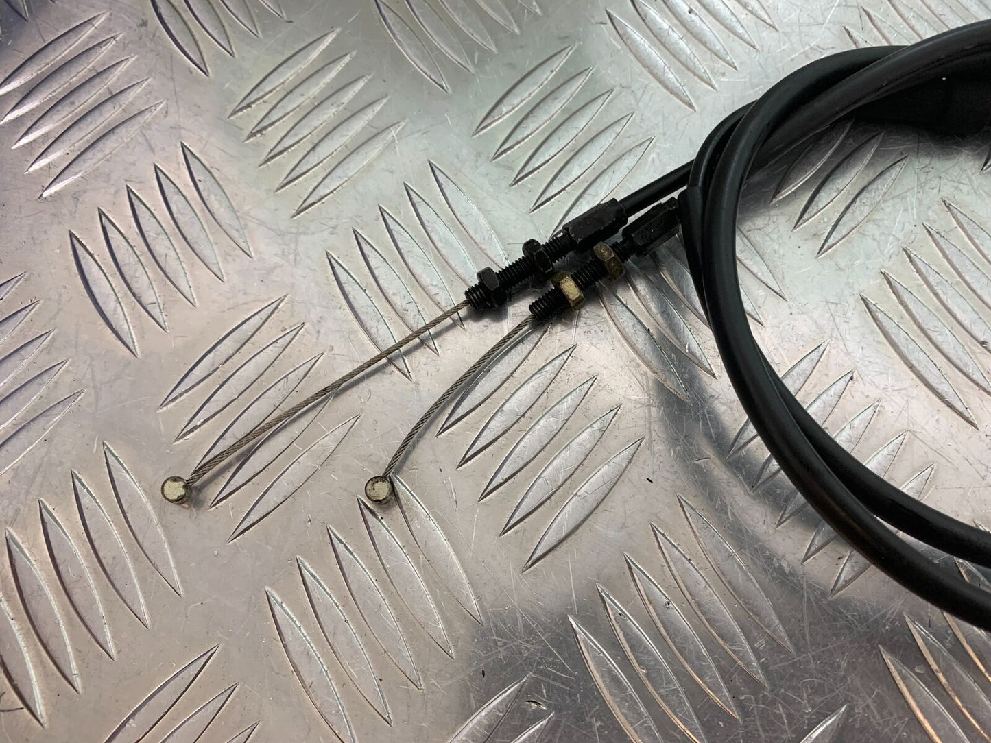 TRIUMPH 600 DAYTONA THROTTLE CABLES YEAR 2003-2006 (STOCK 999)
