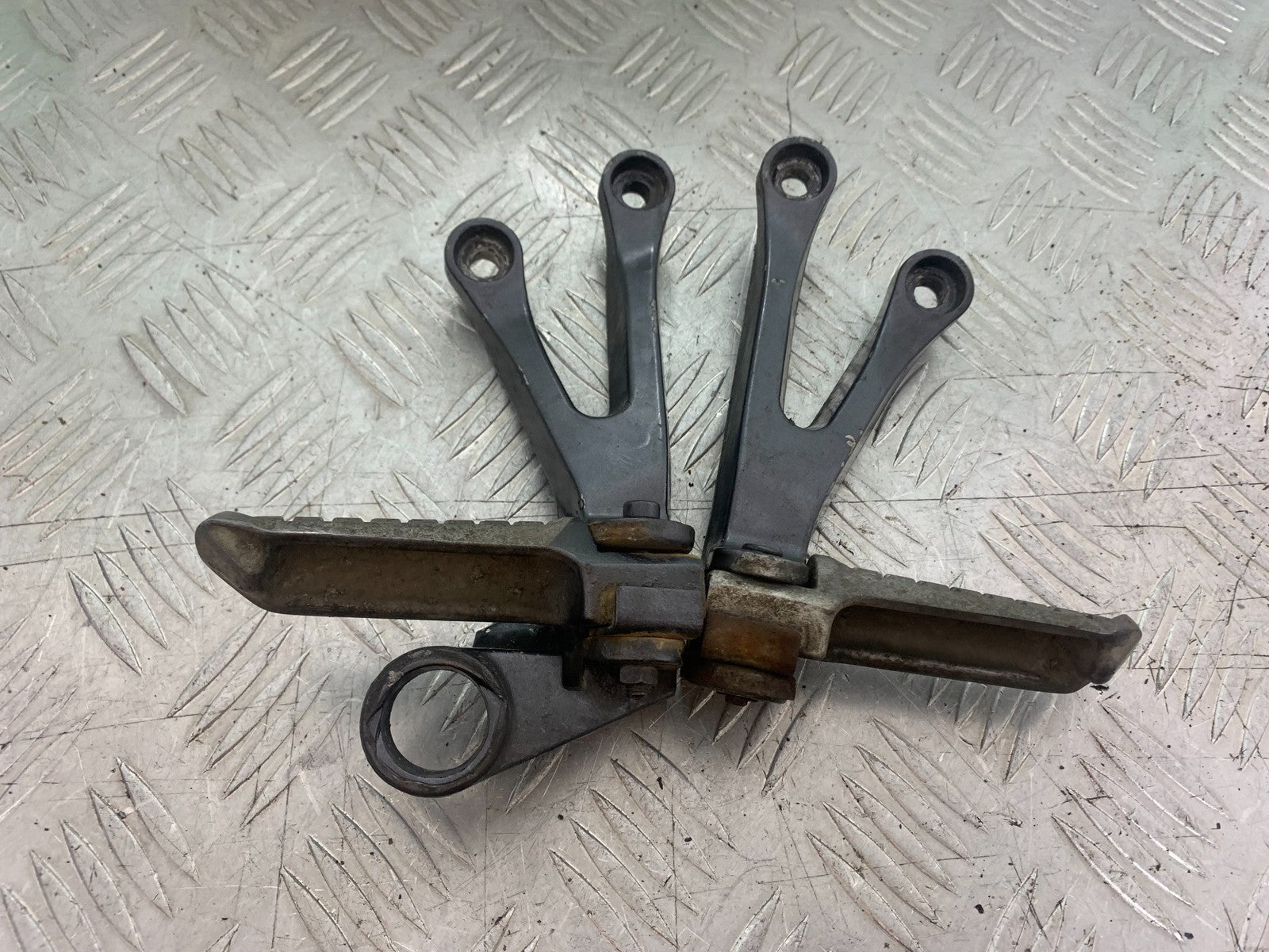 KAWASAKI ZX9R ZX9 C REAR HANGERS AND PEGS YEAR 1998-99 (CMB1213)