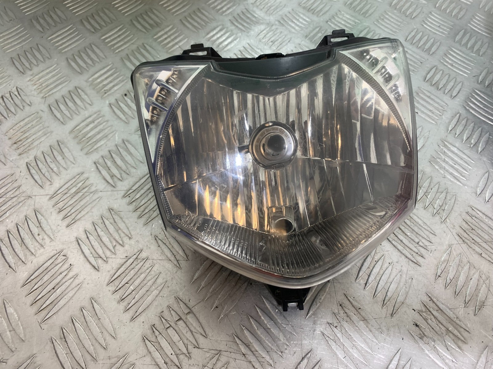 HONDA CBF125 CBF 125 HEADLIGHT   YEAR 2009-14 (CMB1182)