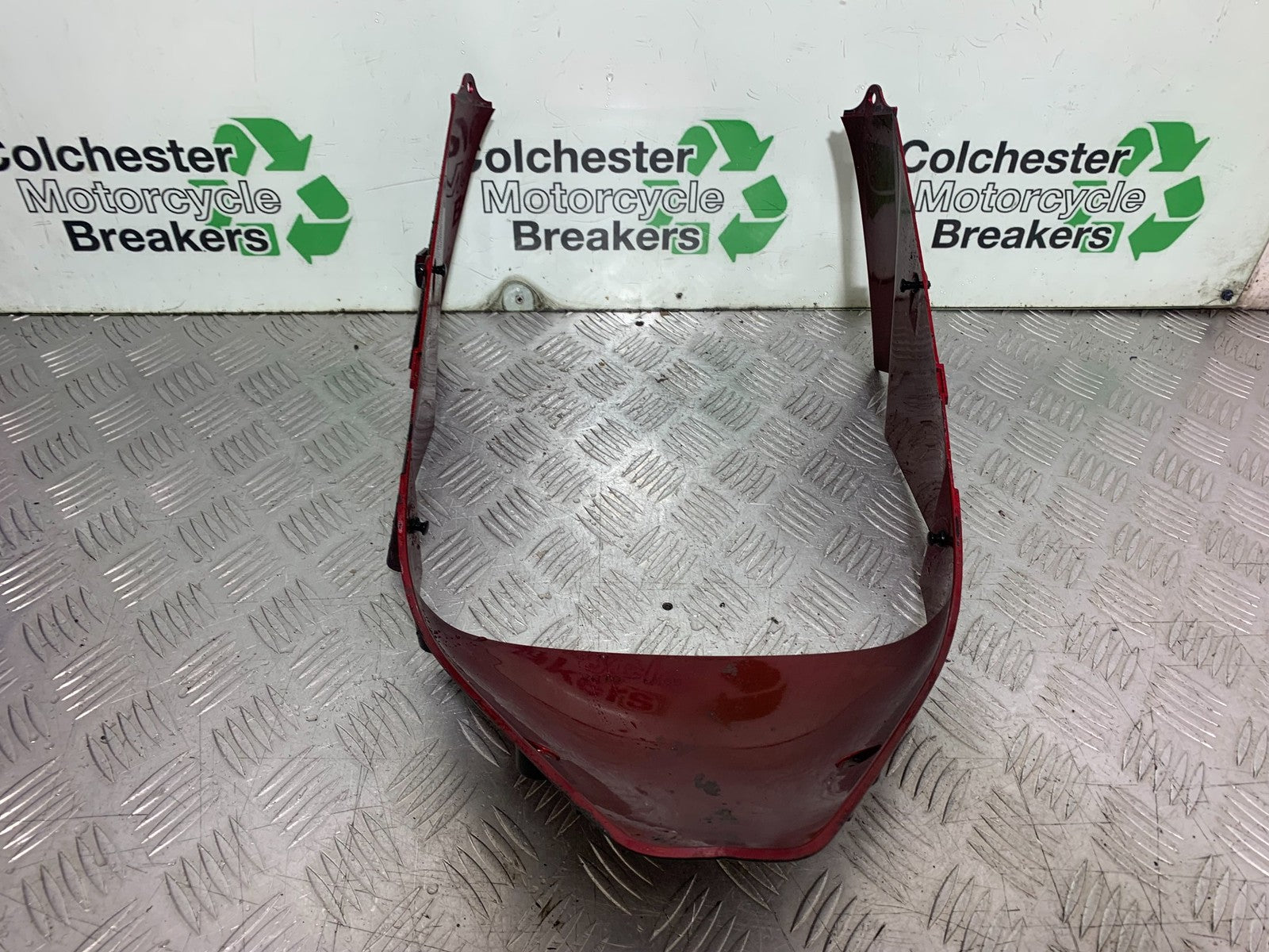 HONDA CBR1100 BLACKBIRD FAIRING V-PIECE   YEAR 1999-2005 (CMB1232)