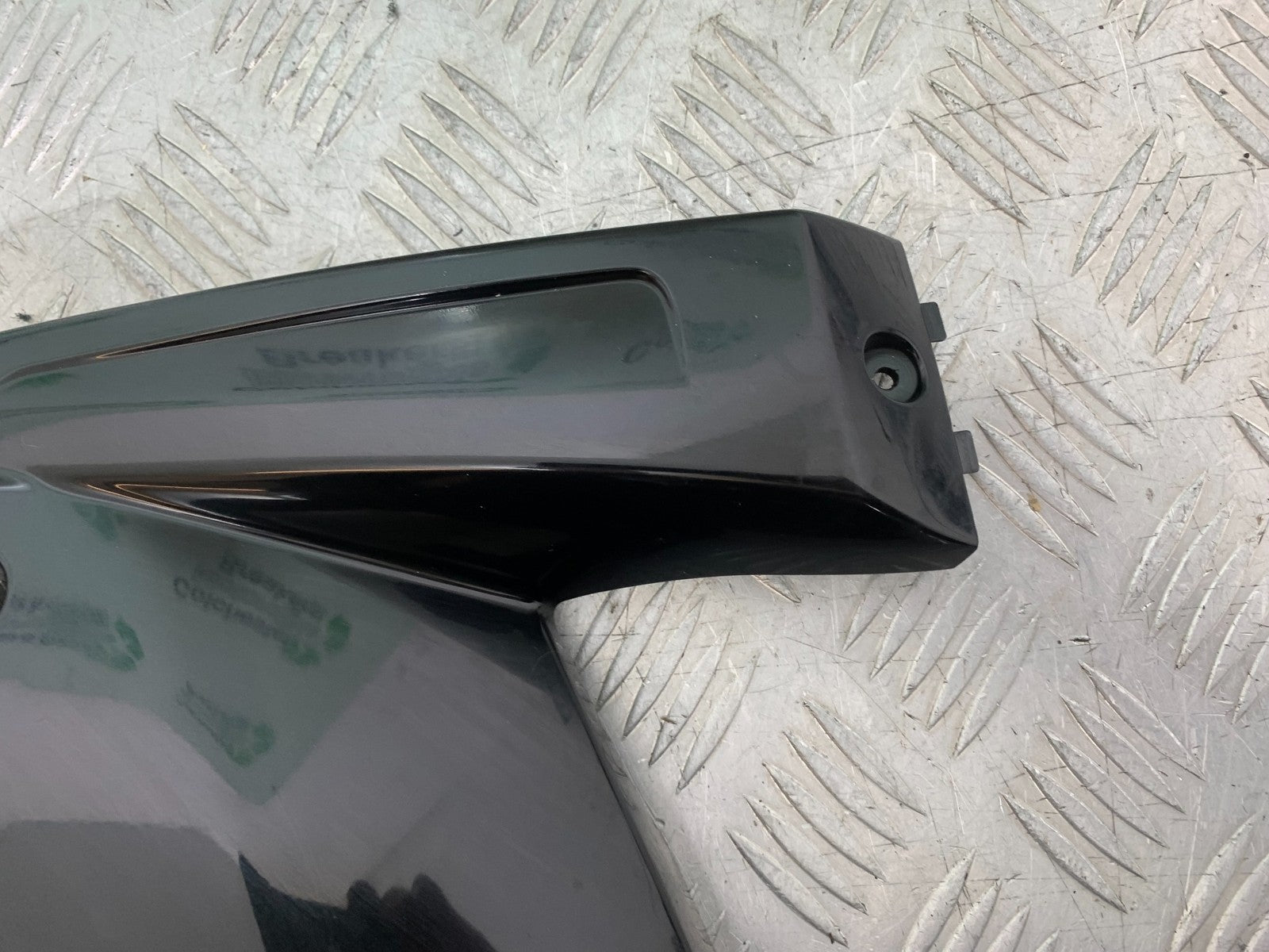 KAWASAKI ZX10R ZX10 R LEFT FAIRING INFILL PANEL   2008-2010 (CMB1301)