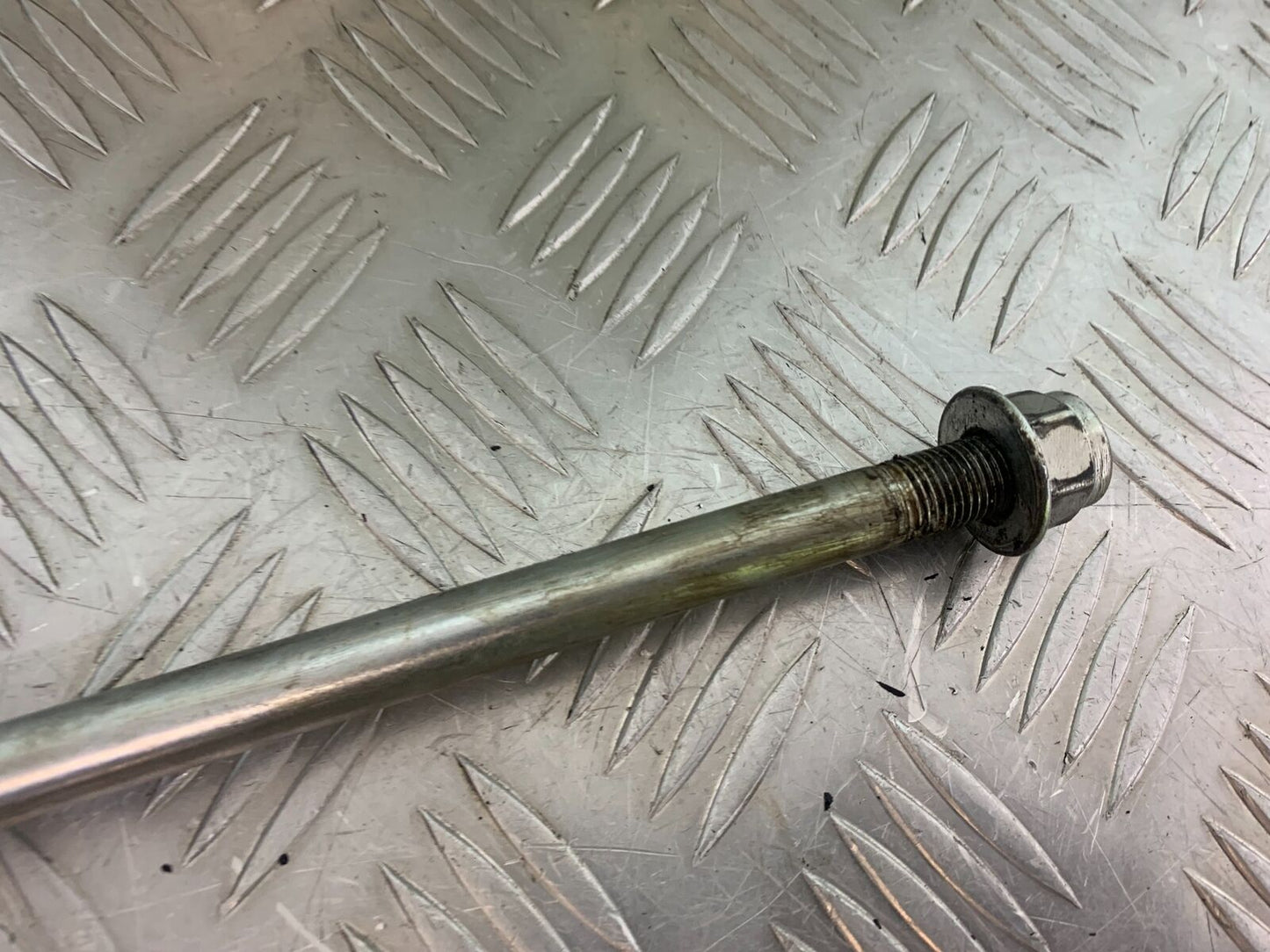 SINNIS TERRAIN 125 SWINGARM SPINDLE  YEAR 2024 (CMB1072)