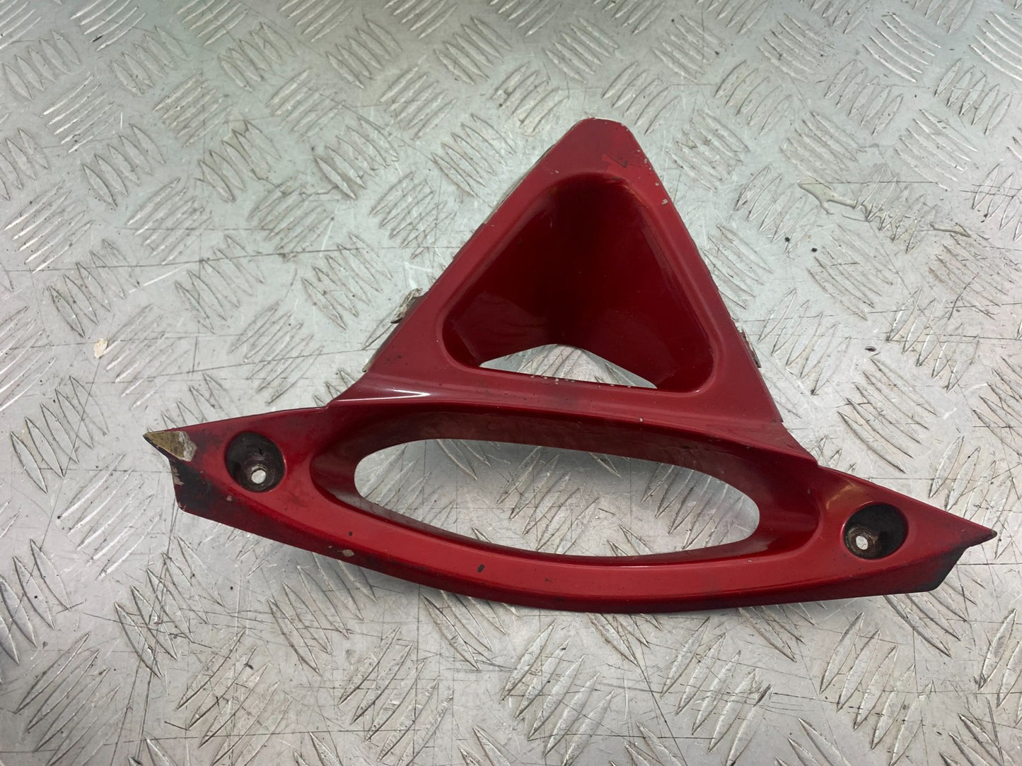 YAMAHA YZF1000 THUNDERACE FAIRING V-PIECE  YEAR 1997-2000 (CMB1204)