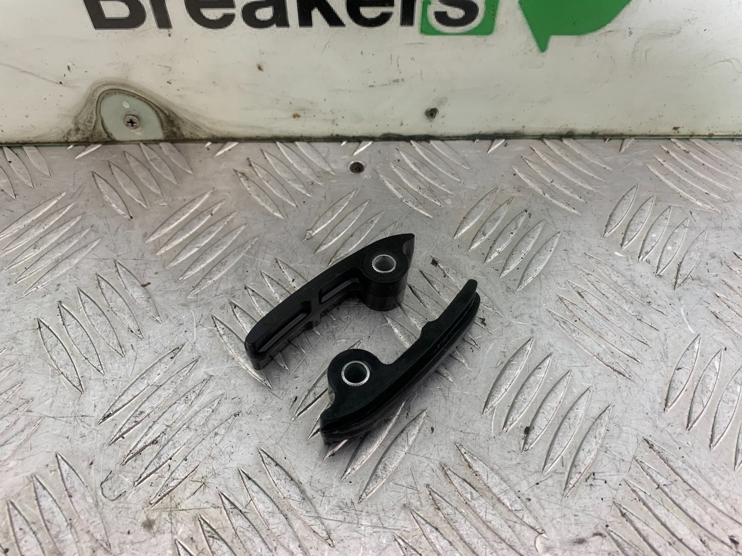 KTM 690 DUKE R LC4 CHAIN GUIDES YEAR 2012-2015  (CMB1180)