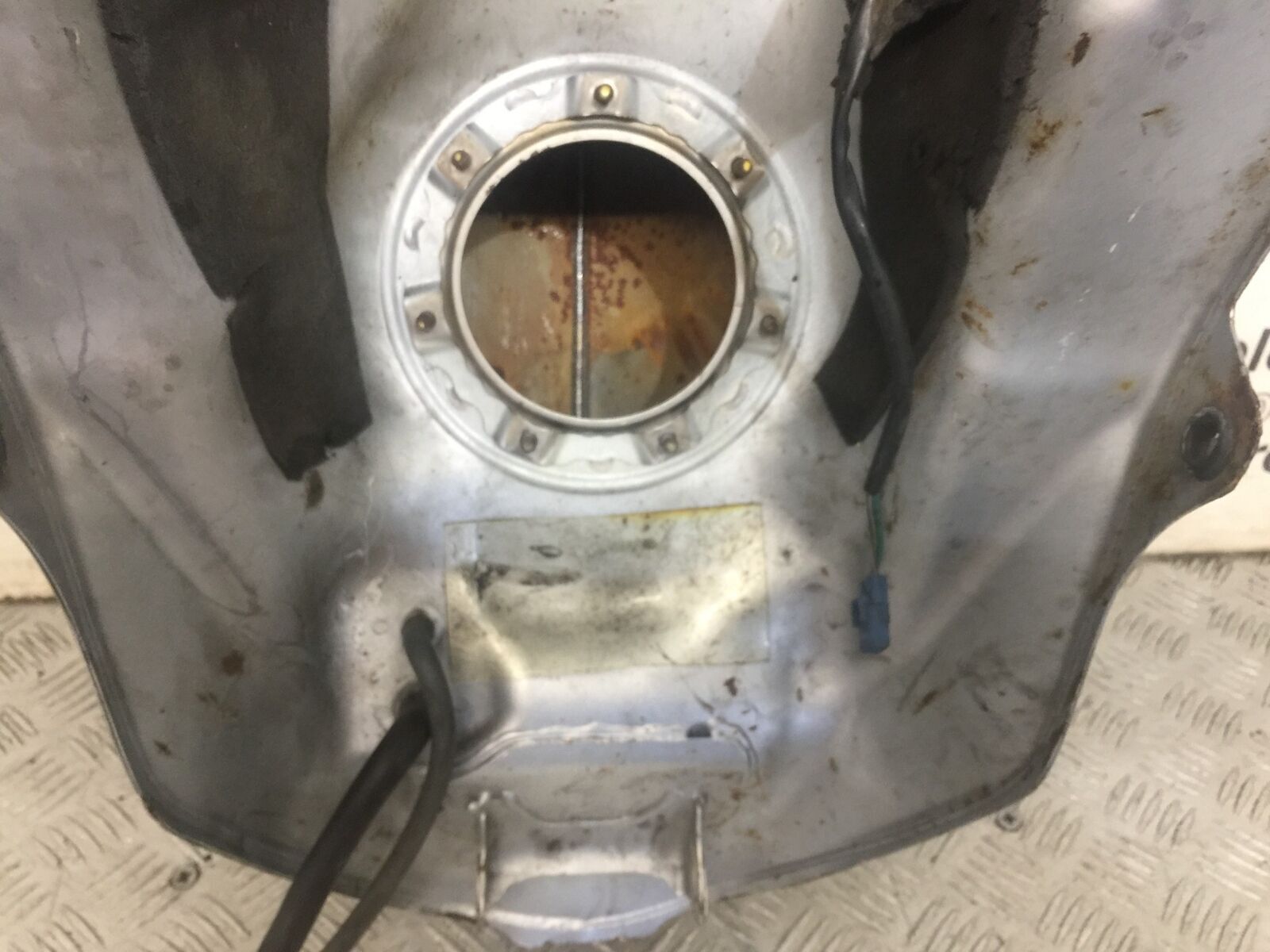 HONDA CBF600 CBF 600 PETROL TANK  YEAR 2004 -07  (STOCK 909)