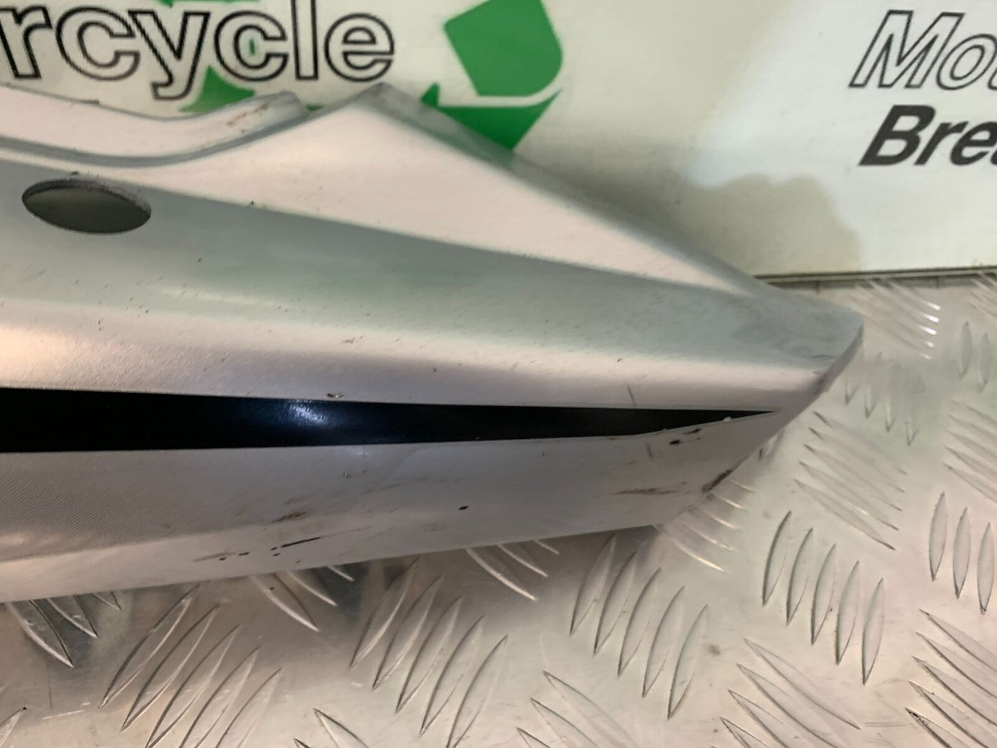 YAMAHA FZS600 FAZER 600 LEFT TAIL PIECE   YEAR 2002-03  (STOCK 950)