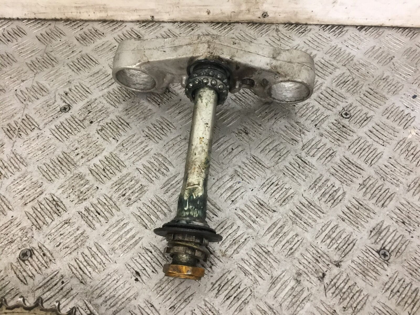TRIUMPH 675 DAYTONA BOTTOM YOKE  YEAR 2006-2008 (STOCK 789)