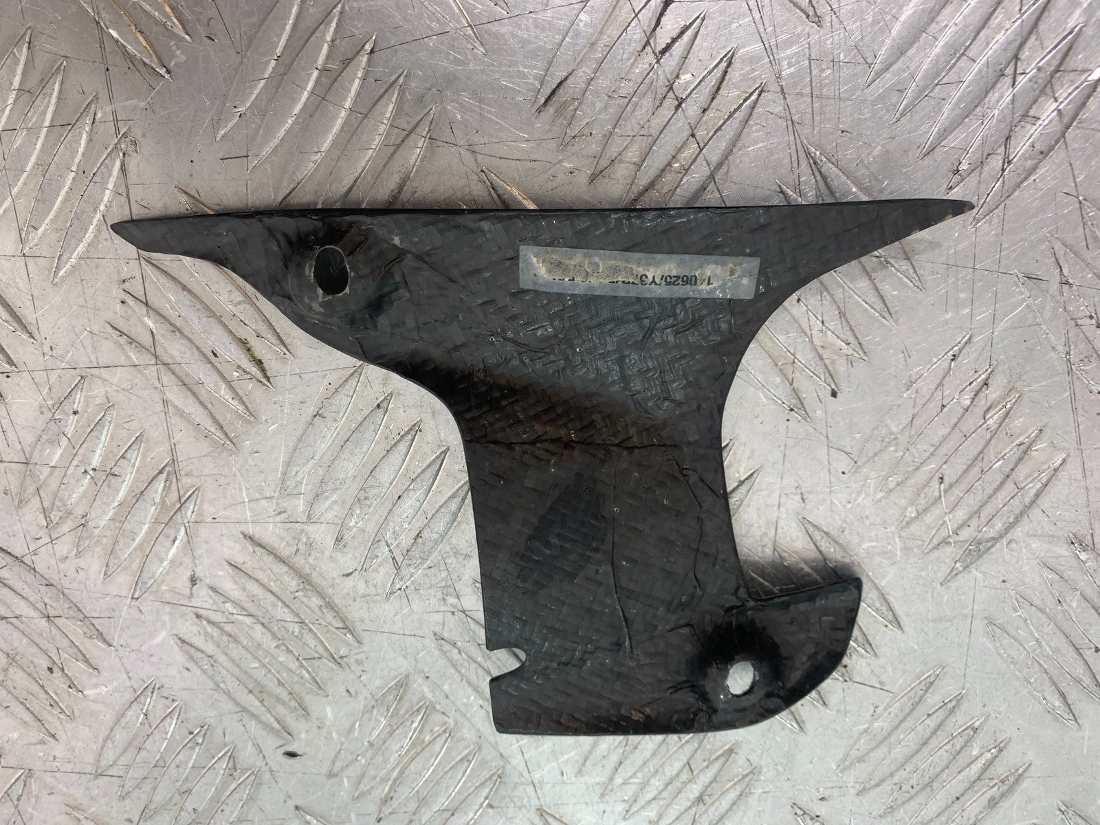 YAMAHA YZF R1 4C8 LEFT AND RIGHT CARBON INFILLS   YEAR 2007-2008 (CMB1237)