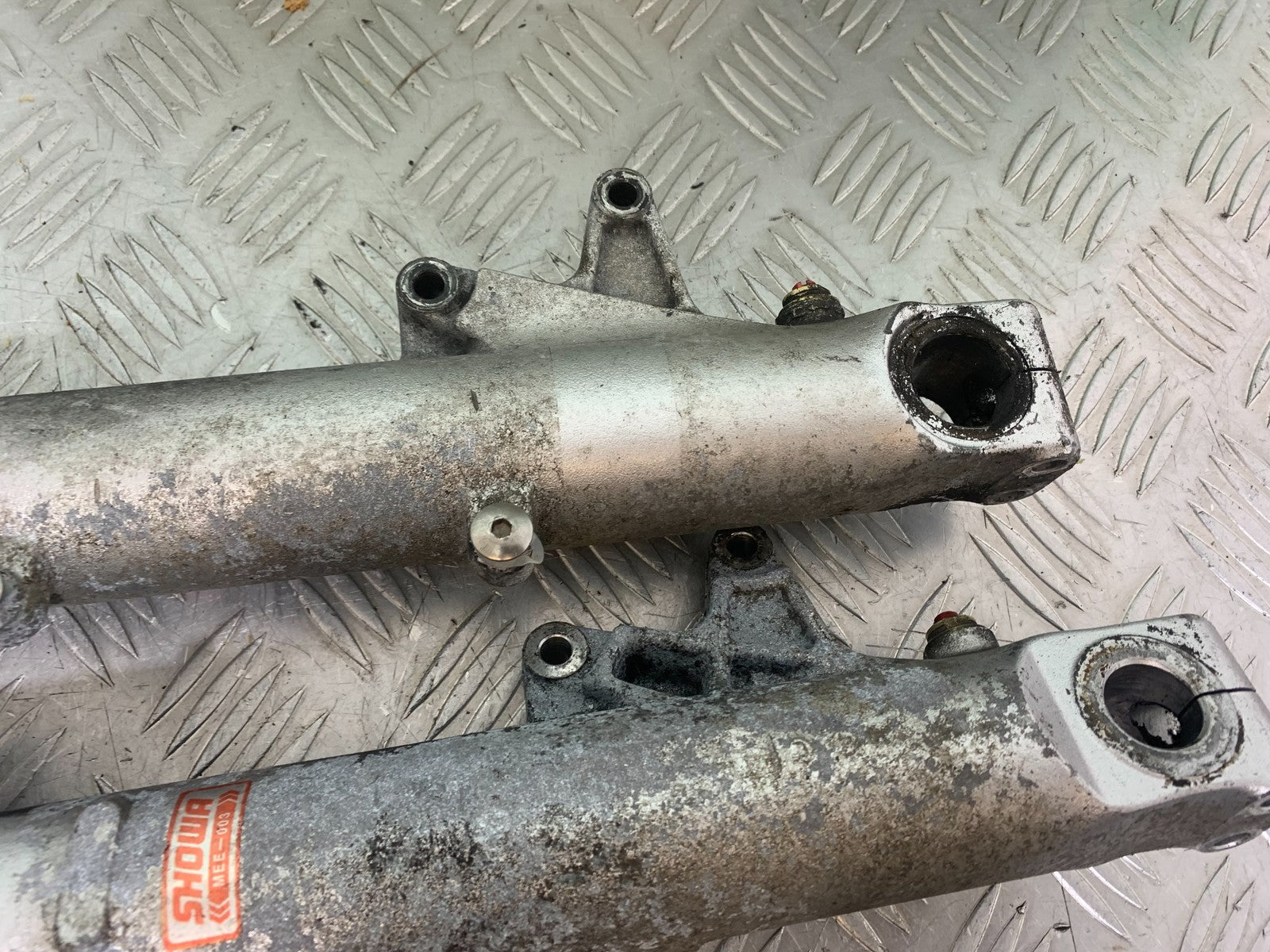HONDA CBR600 CBR 600 RR FORKS (BENT SOLD AS PARTS)   YEAR 2003-2004 CMB1173)