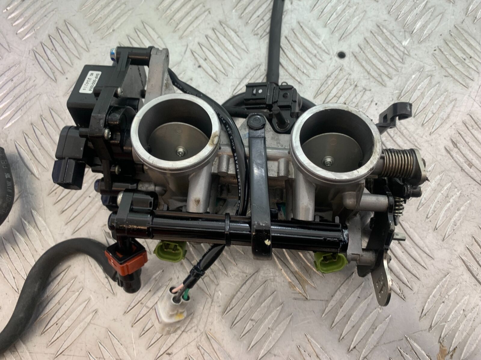 KAWASAKI Z650 ER650 KNFAN THROTTLE BODIES  YEAR 2022-2024 (CMB1112)