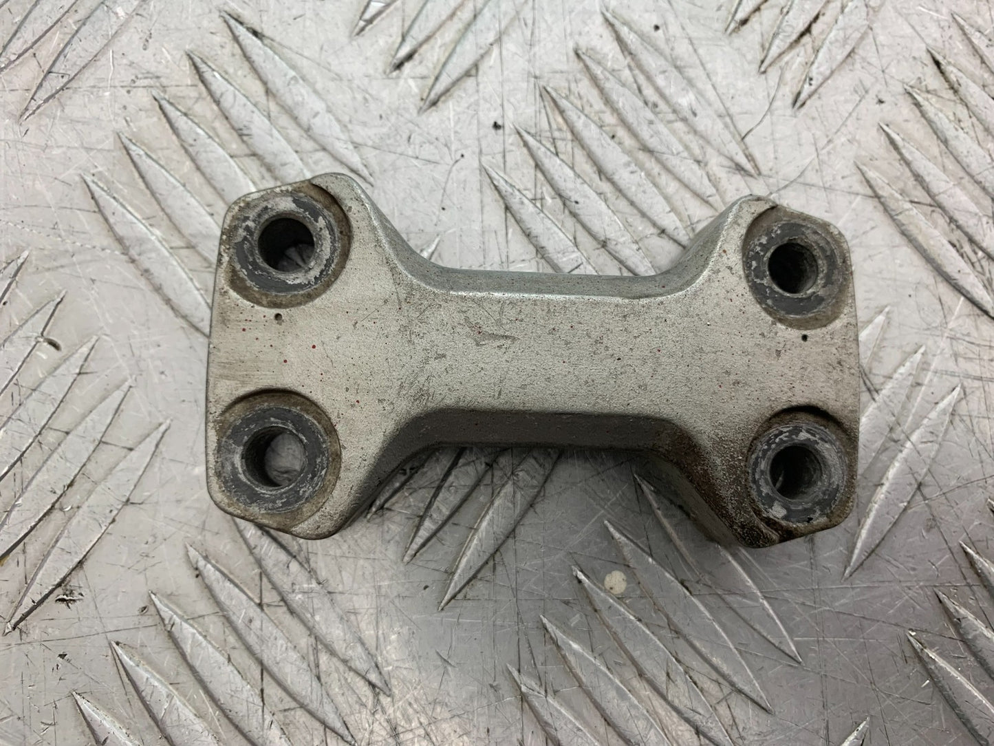 HONDA CB600 CB 600 HORNET HANDLEBAR CLAMP YEAR 1998-2002 (CMB1297)