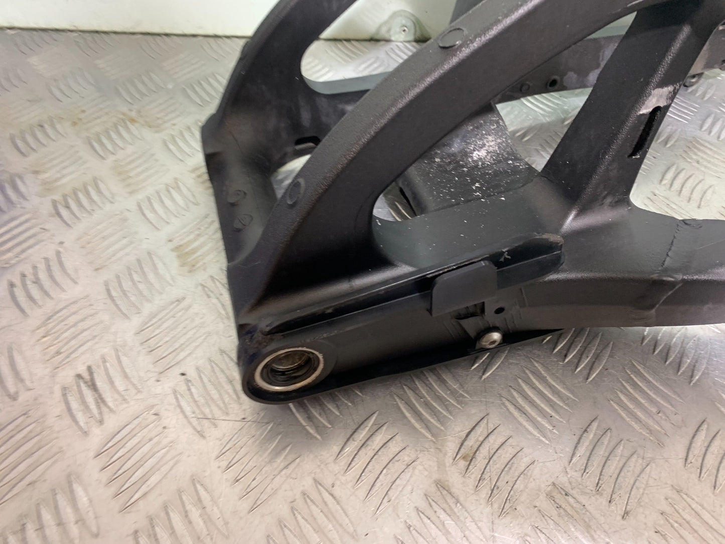 KAWASAKI ZX10R ZX 10R SWINGARM   YEAR 2011-2015 (CMB1154)