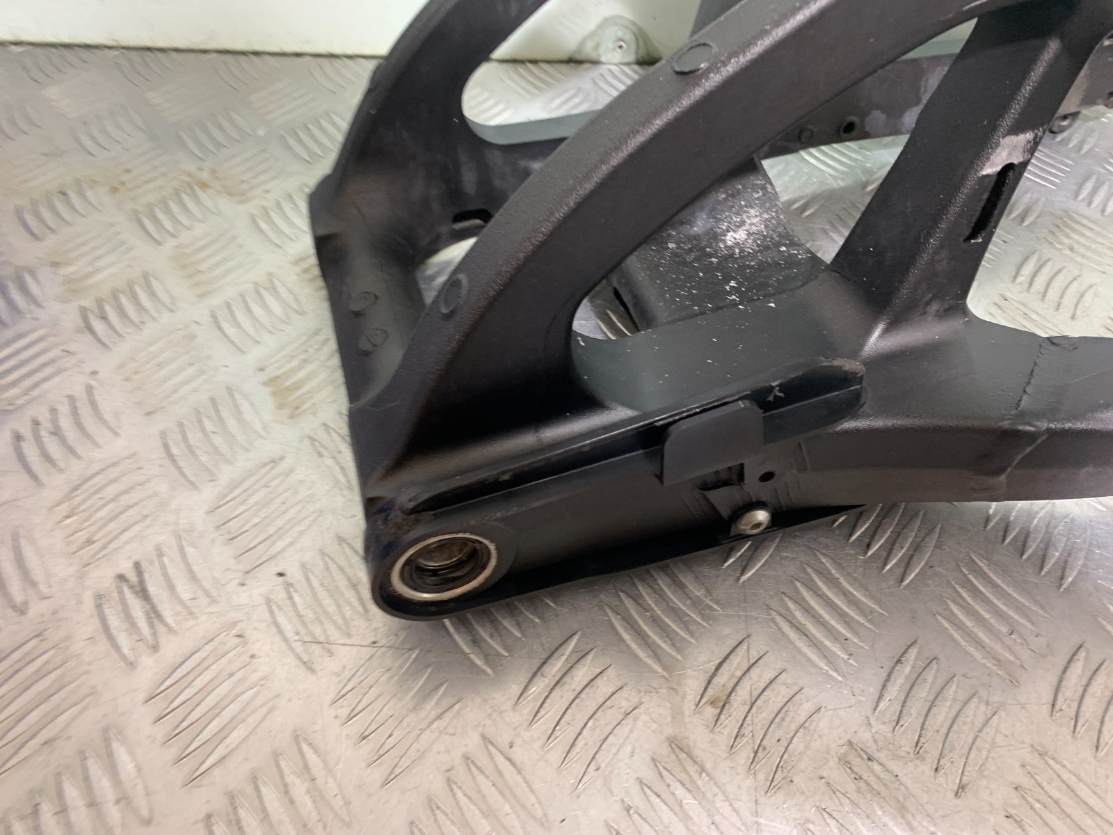 KAWASAKI ZX10R ZX 10R SWINGARM   YEAR 2011-2015 (CMB1154)