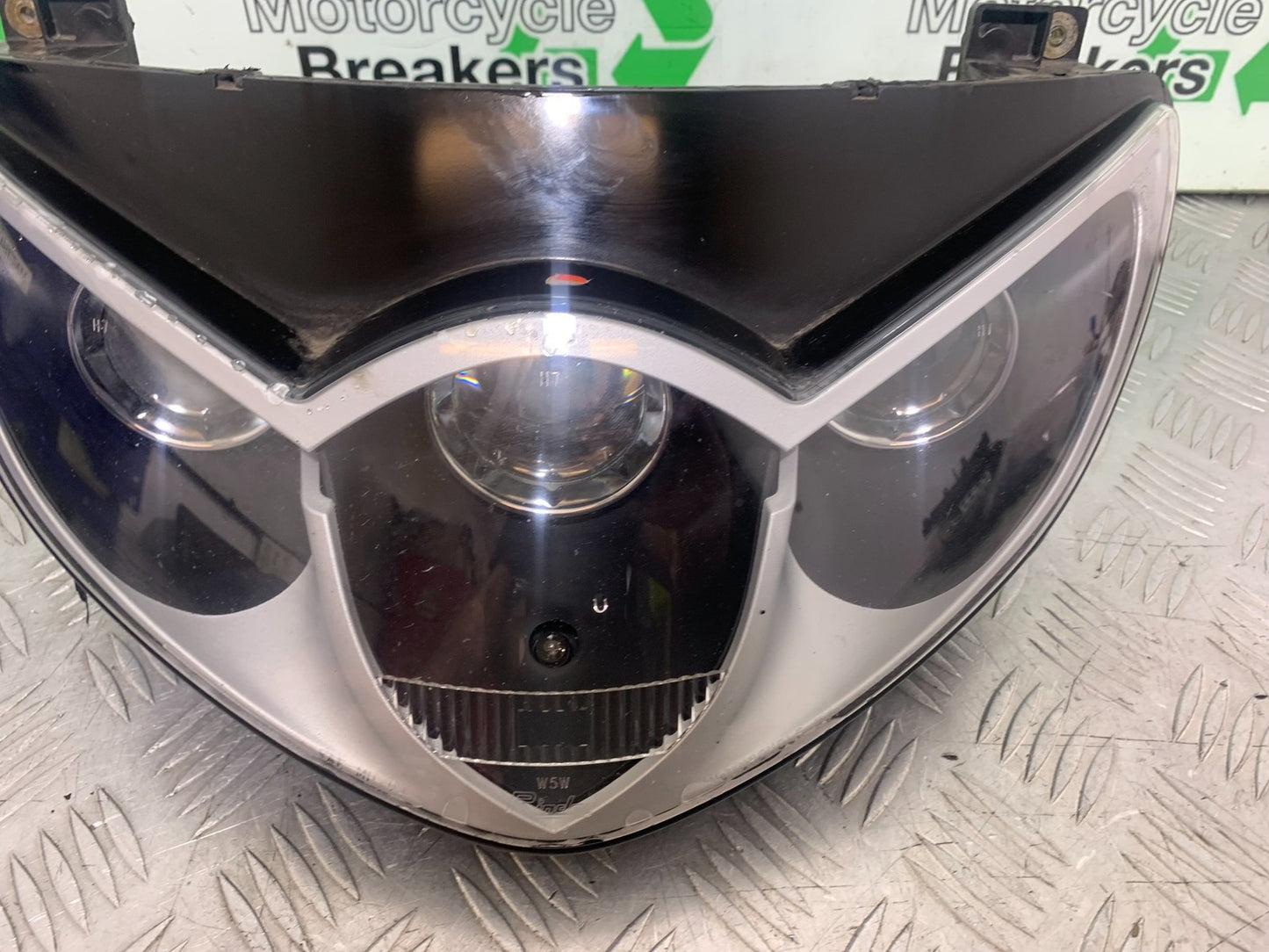 TRIUMPH 1050 SPRINT ST HEADLIGHT   YEAR 2004-2007 (CMB1197)