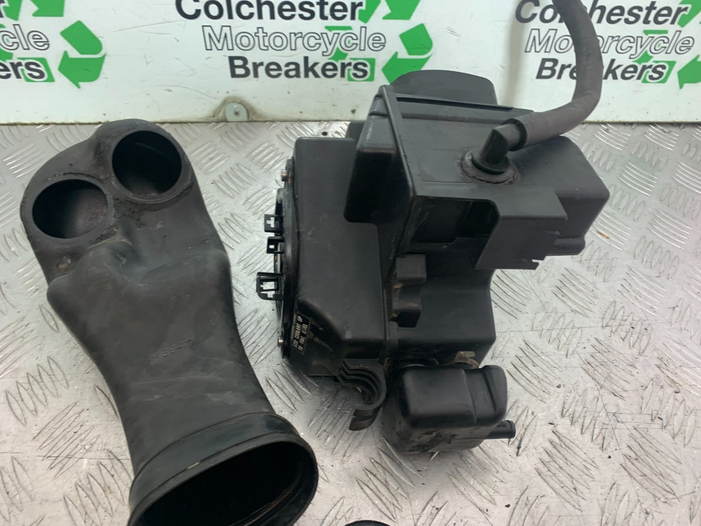HONDA VT700 VT 700 SHADOW AIRBOX  YEAR 1984-85 (CMB1328)