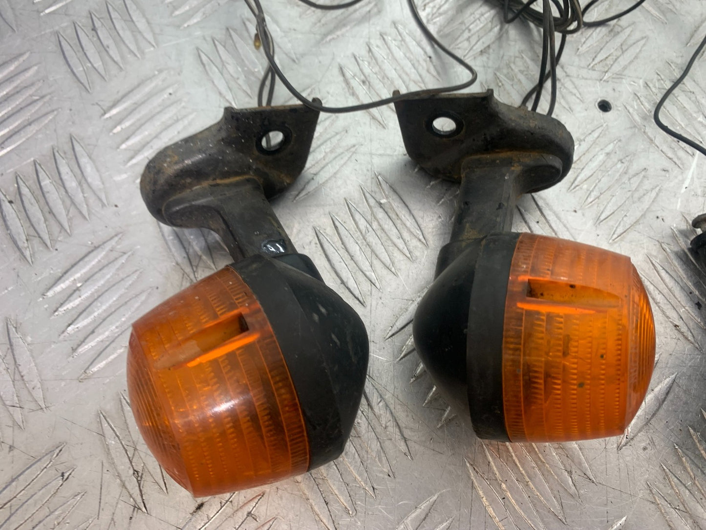 SUZUKI GP100 GP 100 INDICATORS   YEAR 1978-1988 (CMB1259)