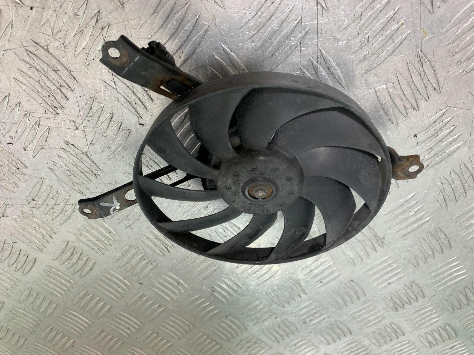 HONDA CBR1000 RR RIGHT FAN YEAR 2008-2011 (CMB1330)