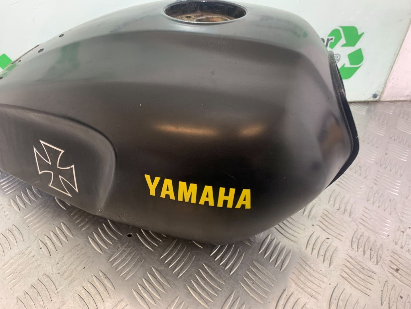 YAMAHA XJR1300 XJR 1300 PETROL TANK  1999-2003 (CMB1119)
