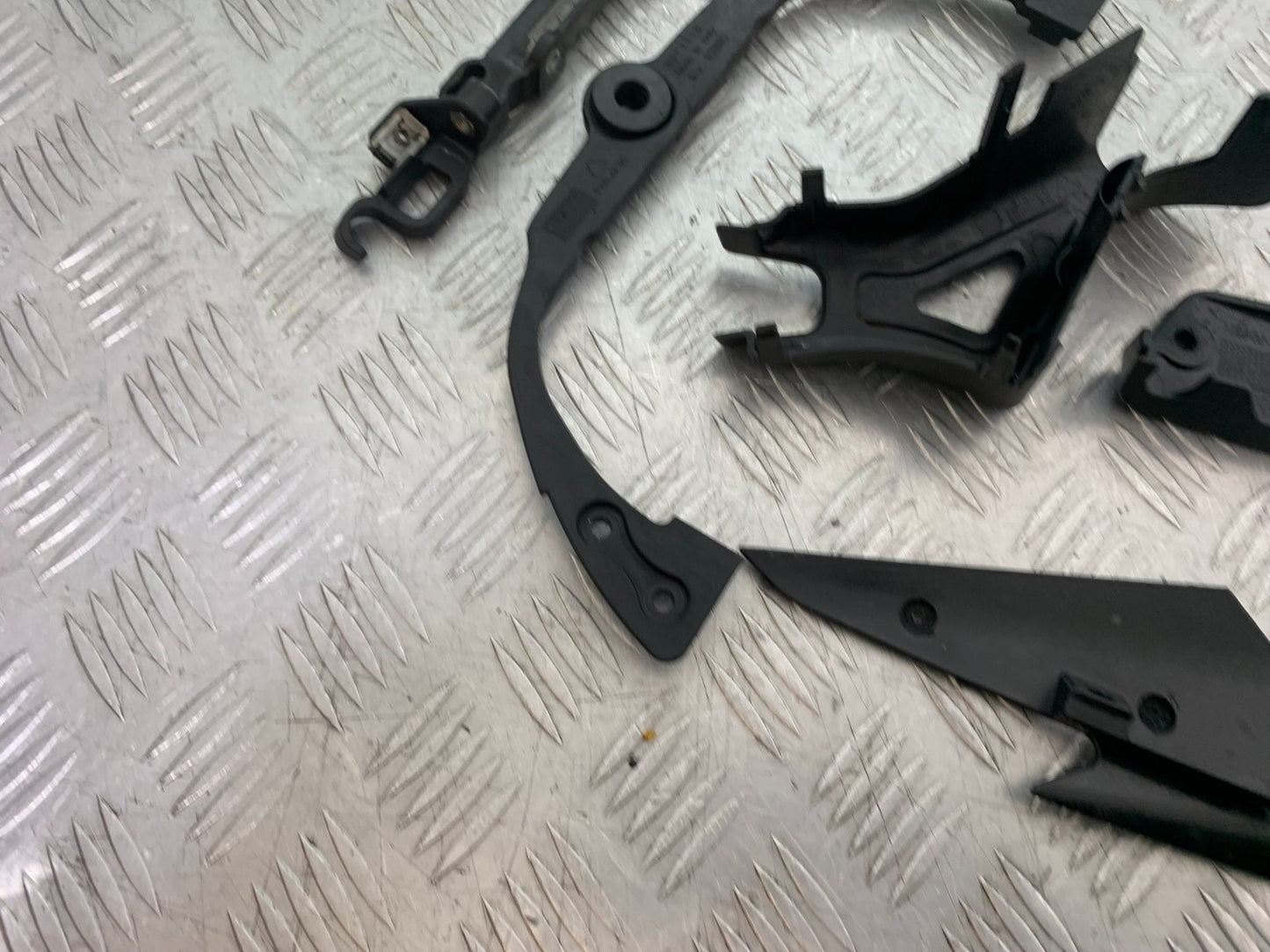 APRILIA TUONO 1000 V4R INFILL PANELS   YEAR 2011-13  (CMB1316)