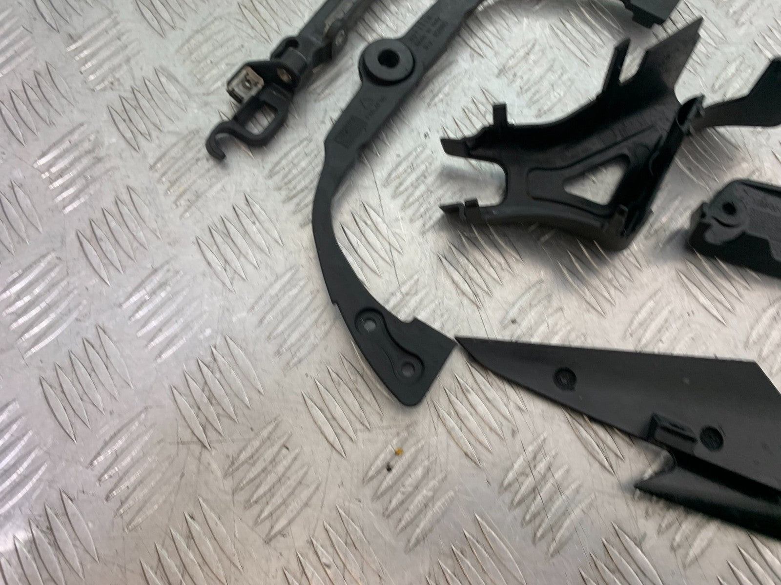 APRILIA TUONO 1000 V4R INFILL PANELS   YEAR 2011-13  (CMB1316)
