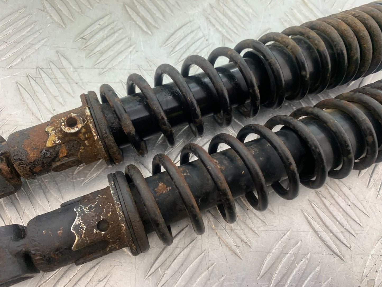 SUZUKI AN 200 UH 200 REAR SHOCKS  YEAR 2007-2009 (CMB1256)