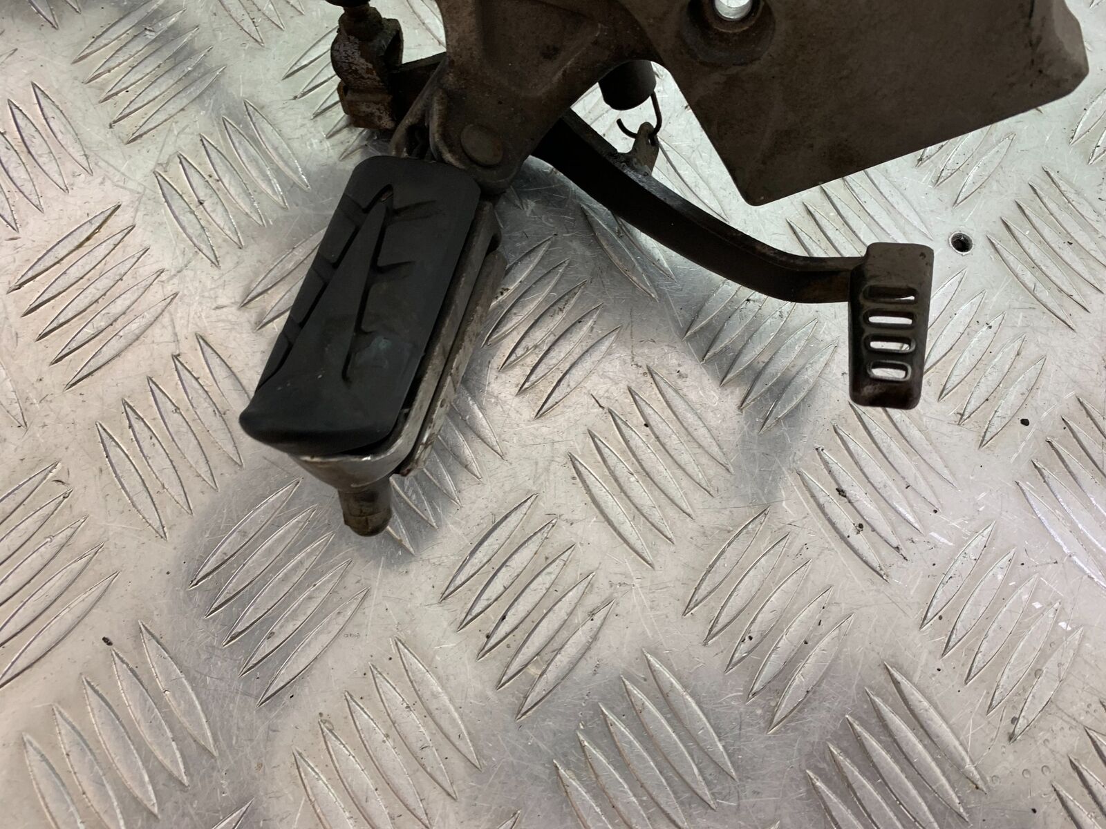 HONDA CBR500R CBR 500 R FRONT RIGHT HANGER  YEAR 2012-16 (CMB1048)