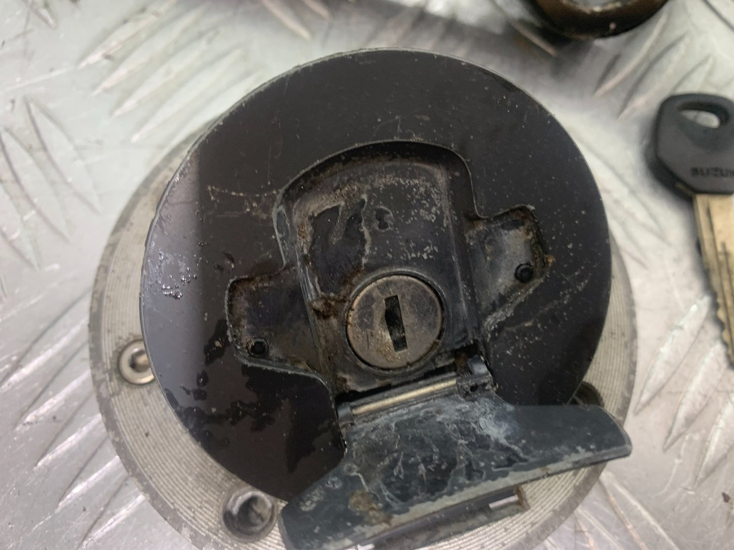 SUZUKI GSXR600 GSXR 600 K1 K2 K3 LOCKS AND KEY  1999-03 (CMB1284)