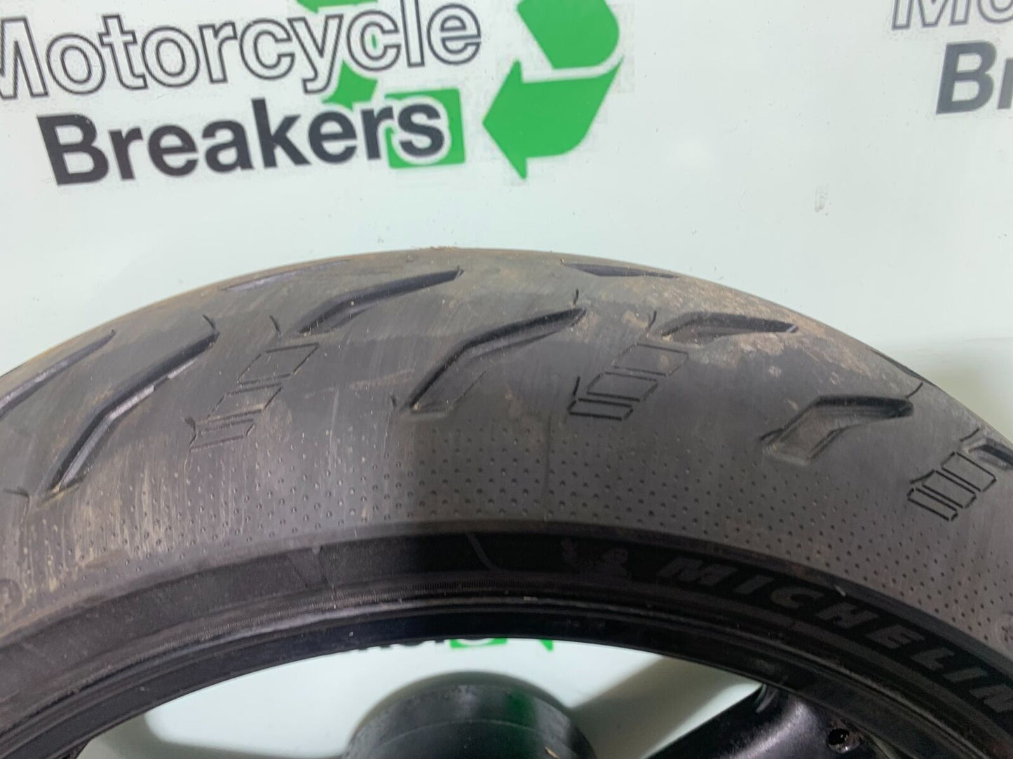 HONDA CBR1000 rr FIREBLADE REAR WHEEL (VERY GOOD TYRE)  2008-2011 (CMB1037)