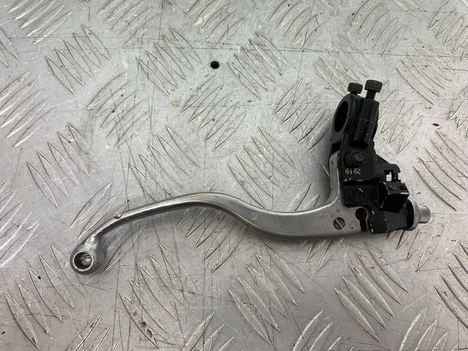 TRIUMPH 955i SPRINT ST CLUTCH LEVER AND BRACKET YEAR 1999-04 (CMB1230)