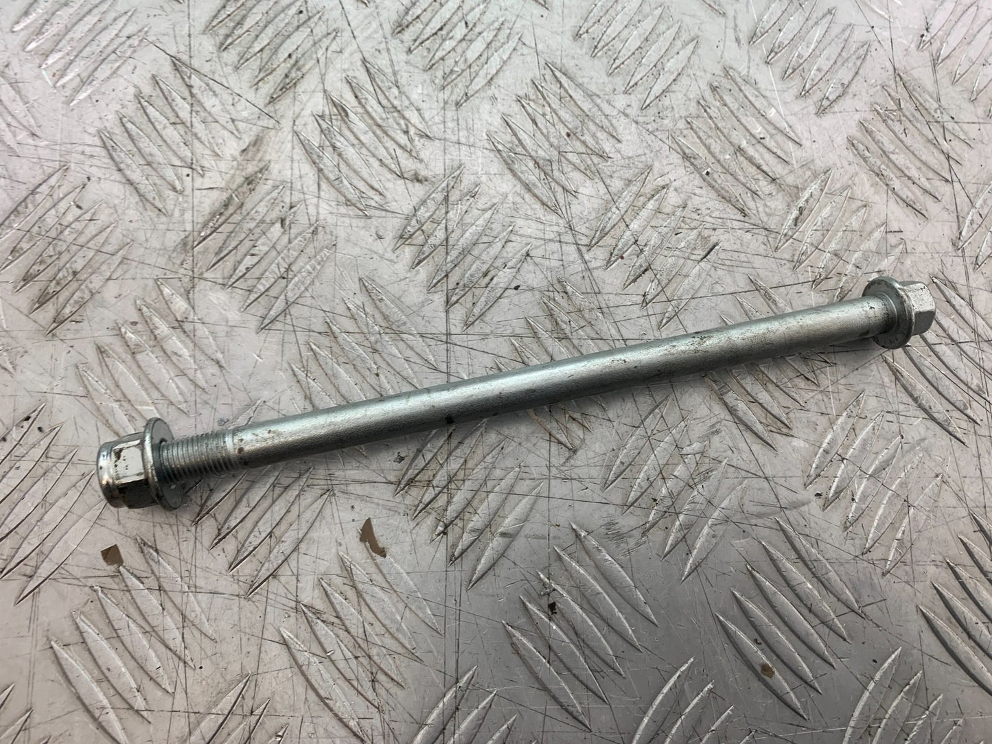 SINNIS TERRAIN 125 SWINGARM SPINDLE  YEAR 2017-2020 (CMB1241)