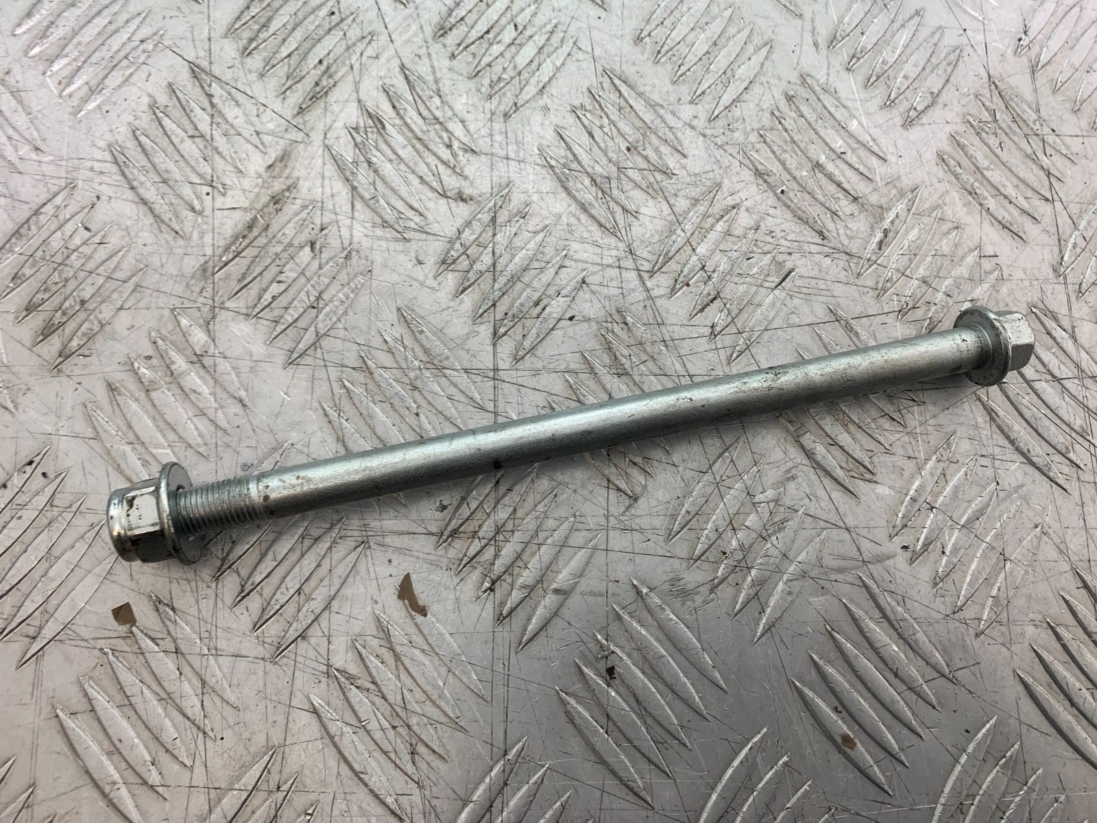 SINNIS TERRAIN 125 SWINGARM SPINDLE  YEAR 2017-2020 (CMB1241)