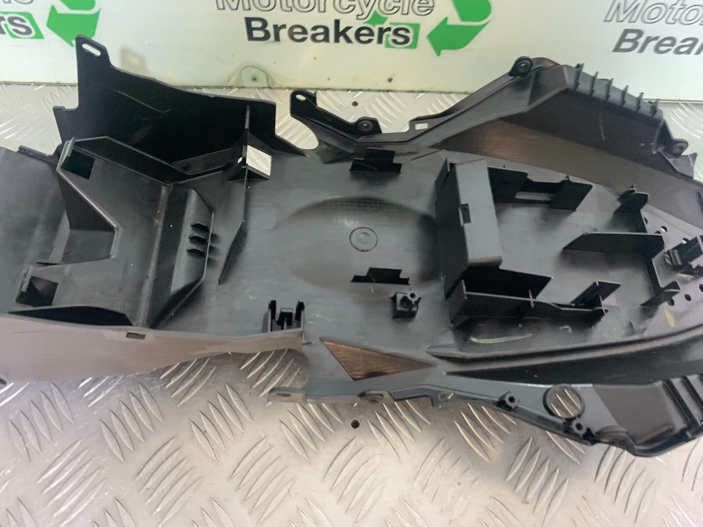 KAWASAKI Z300 ER300 UNDERTRAY  YEAR 2016-2018  (CMB1056)