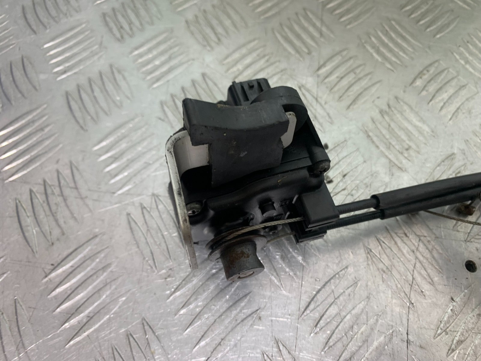 YAMAHA FZS1000 FAZER EXHAUST SERVO & CABLES   YEAR 2001-05 (CMB1275)