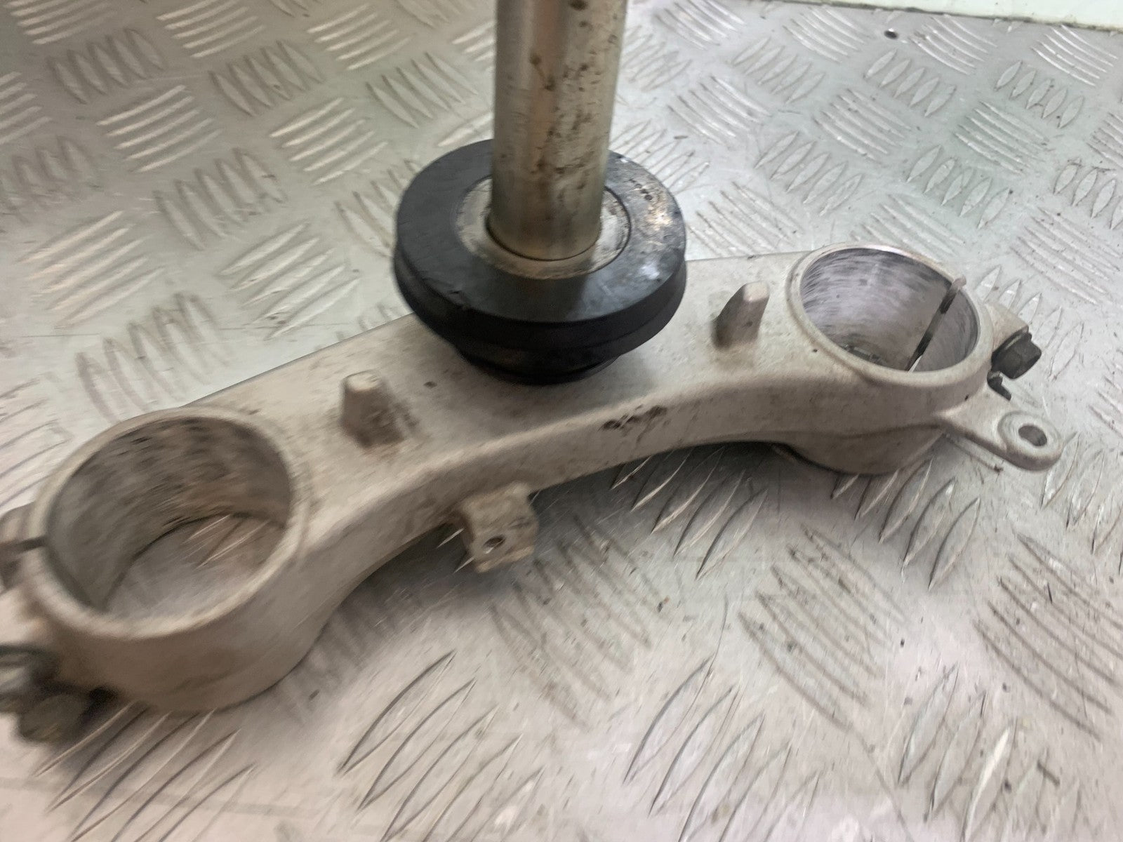 SUZUKI GSXR750 GSXR 750 K4 K5 BOTTOM YOKE  2004-2005 (CMB1319)