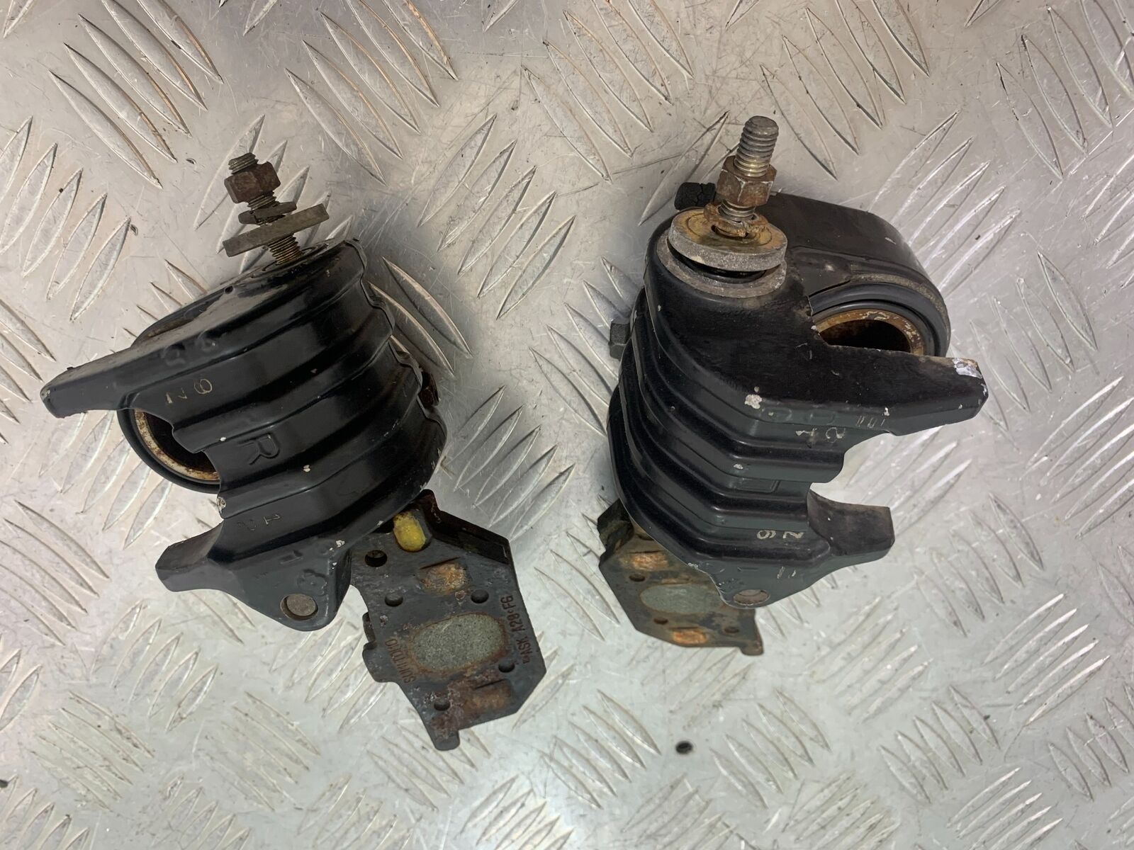 YAMAHA XS1100 MIDNIGHT SPECIAL FRONT BRAKE CALIPERS  YEAR 1980-1982 (CMB1122)