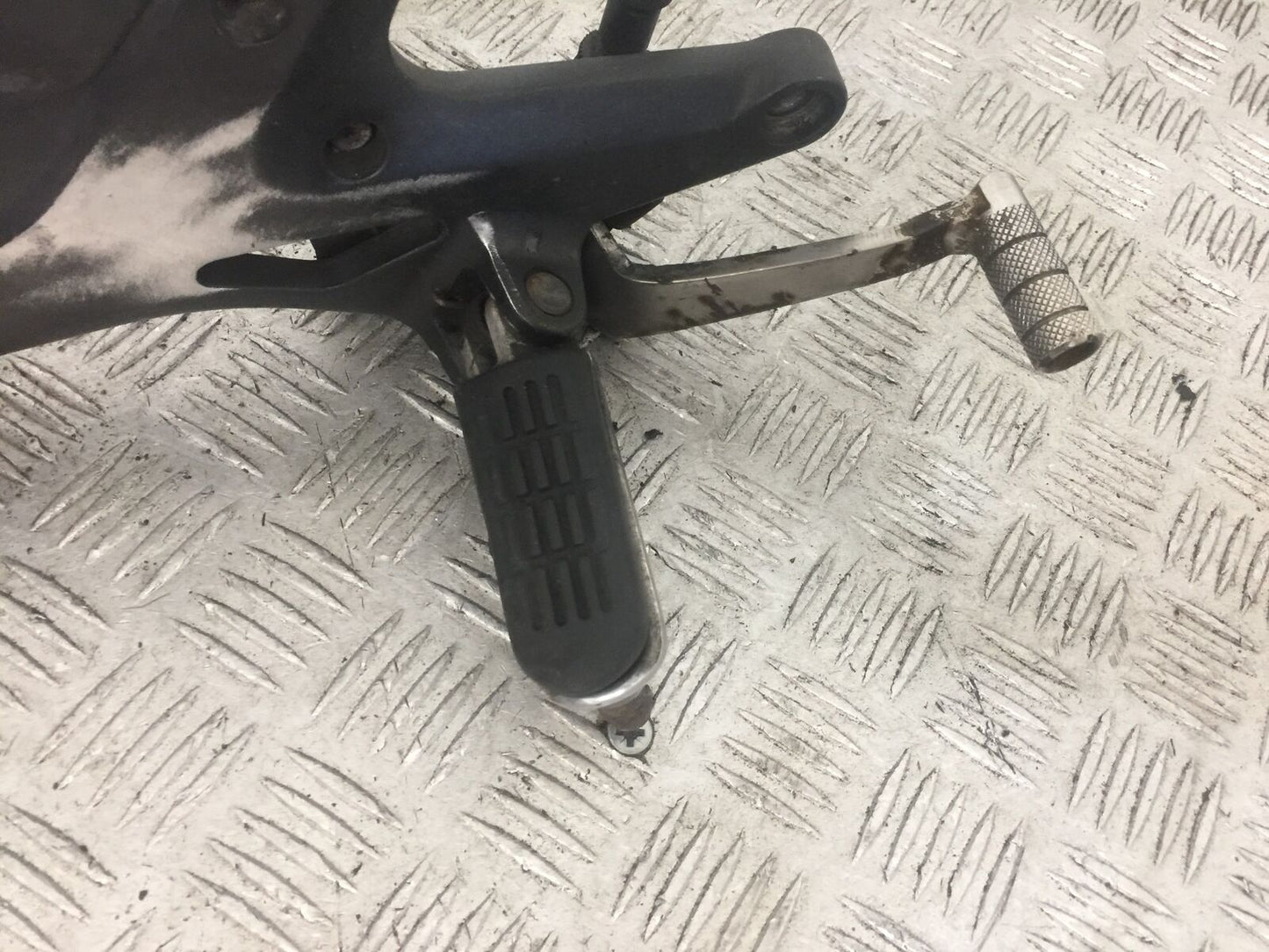 HONDA CBF600 CBF 600 RIGHT HANGER  YEAR 2004 -07  (STOCK 909)