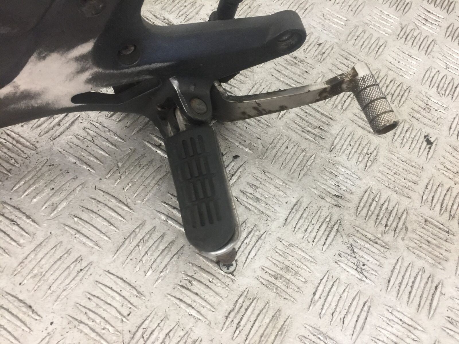 HONDA CBF600 CBF 600 RIGHT HANGER  YEAR 2004 -07  (STOCK 909)