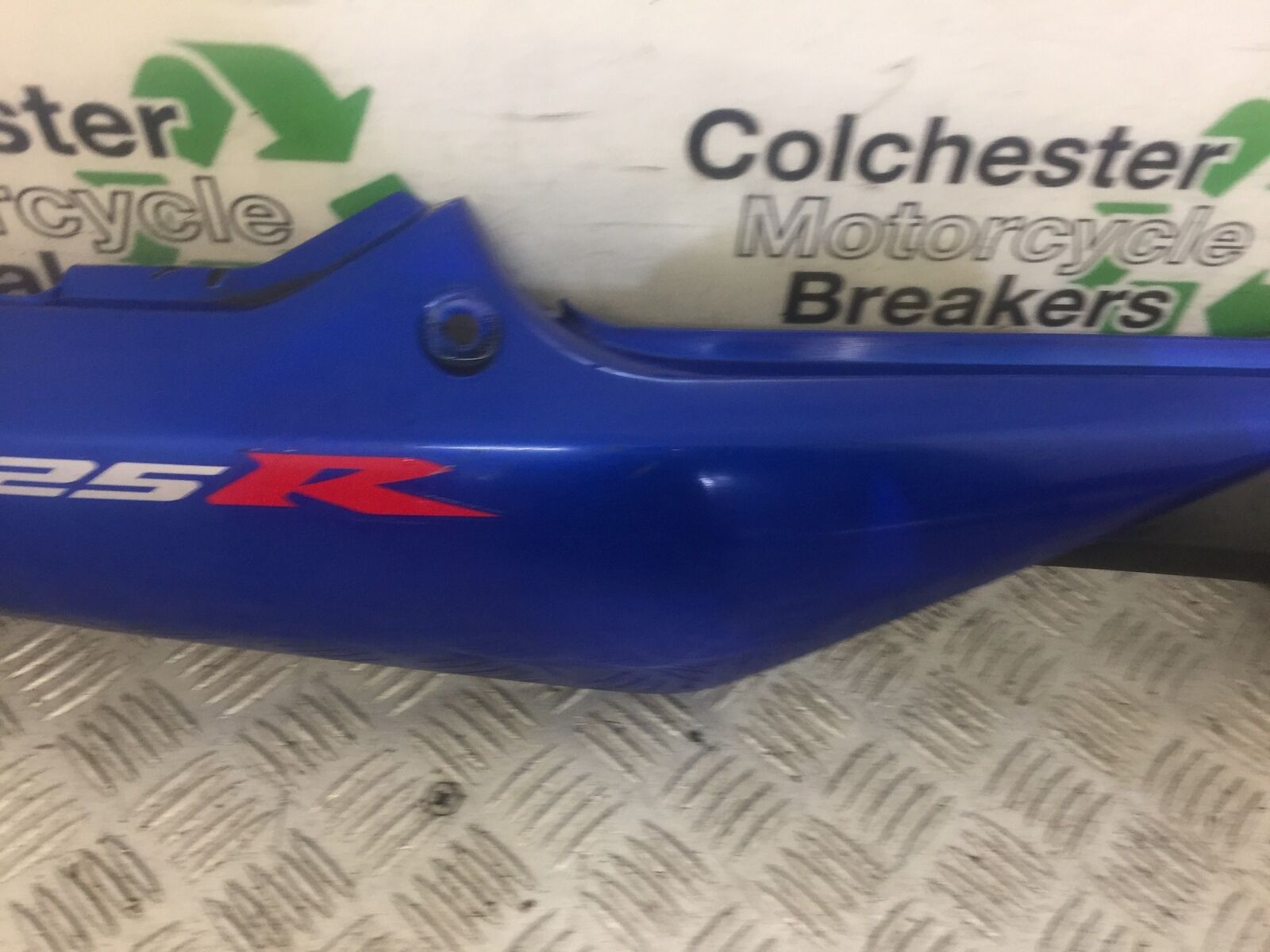 HONDA CBR125 CBR 125 RIGHT SEAT PANEL  YEAR 2008 (STOCK 627)