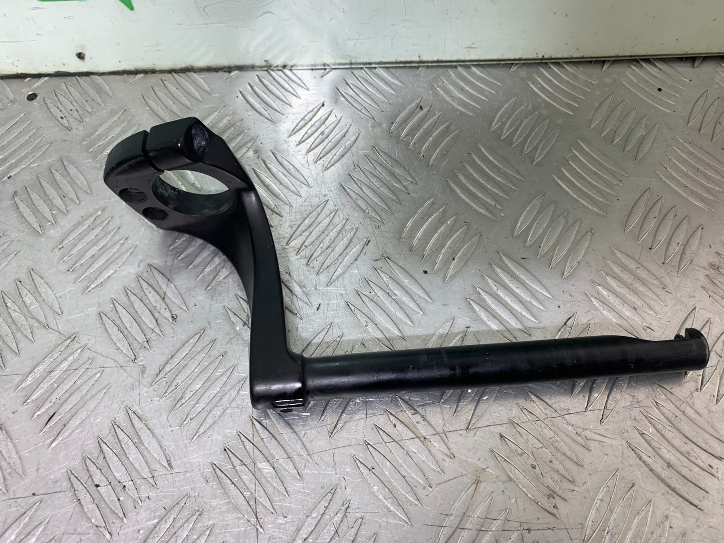 TRIUMPH 1050 SPRINT GT RIGHT HANDLEBAR   YEAR 2010-2016 (CMB1250)