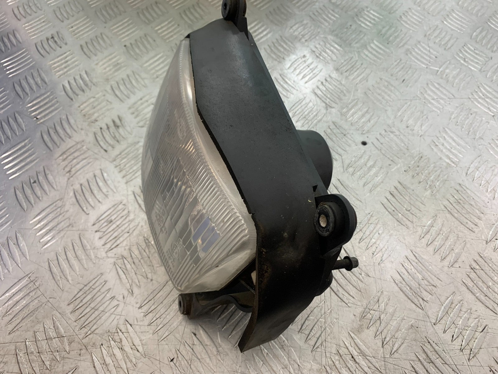 TRIUMPH TROPHY 900 HEADLIGHT   YEAR 1991-95 (CMB1251)