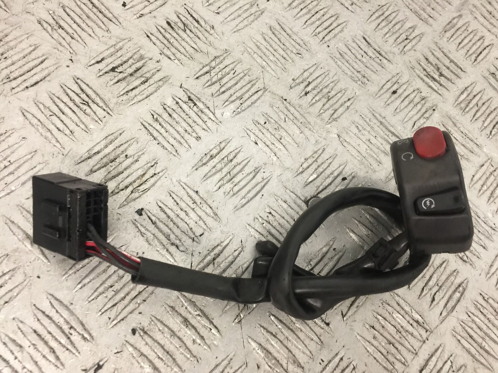 TRIUMPH BONNEVILLE 865 RIGHT SWITCH GEAR  YEAR 2008-2015 (STOCK 904)