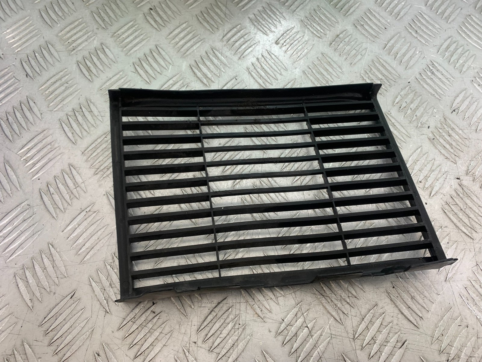 HONDA NTV 600 REVERE RADIATOR GRILL  YEAR 1988-1996  (CMB1281)