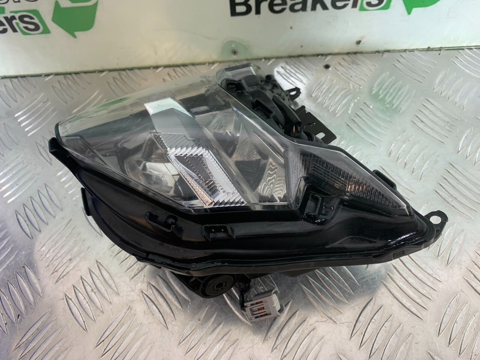 HONDA CBR650 F CBR 650F HEADLIGHT YEAR 2014-2017  (STOCK 998)