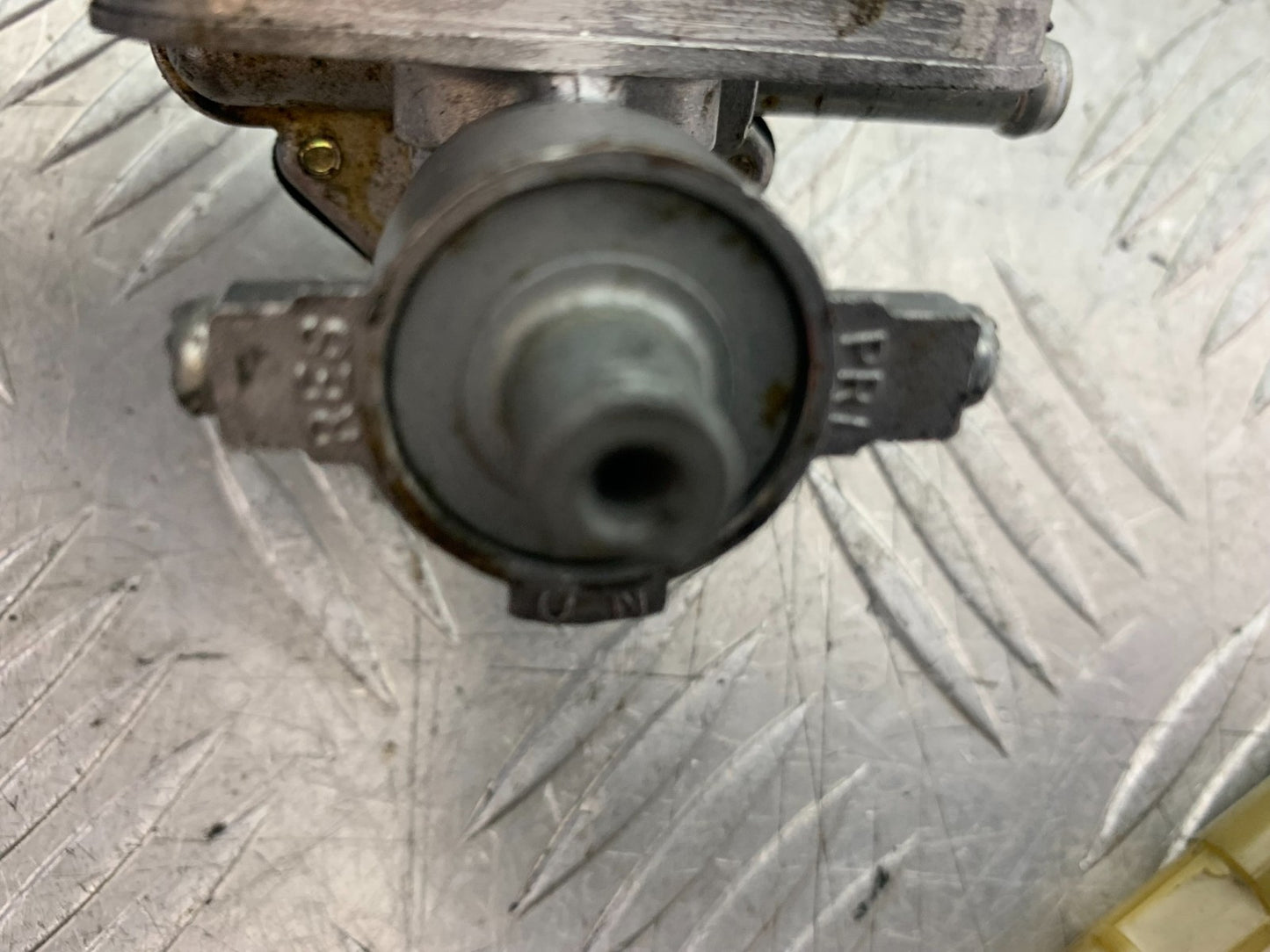 TRIUMPH TROPHY 900 PETROL TAP  YEAR 1991-95 (CMB1251)