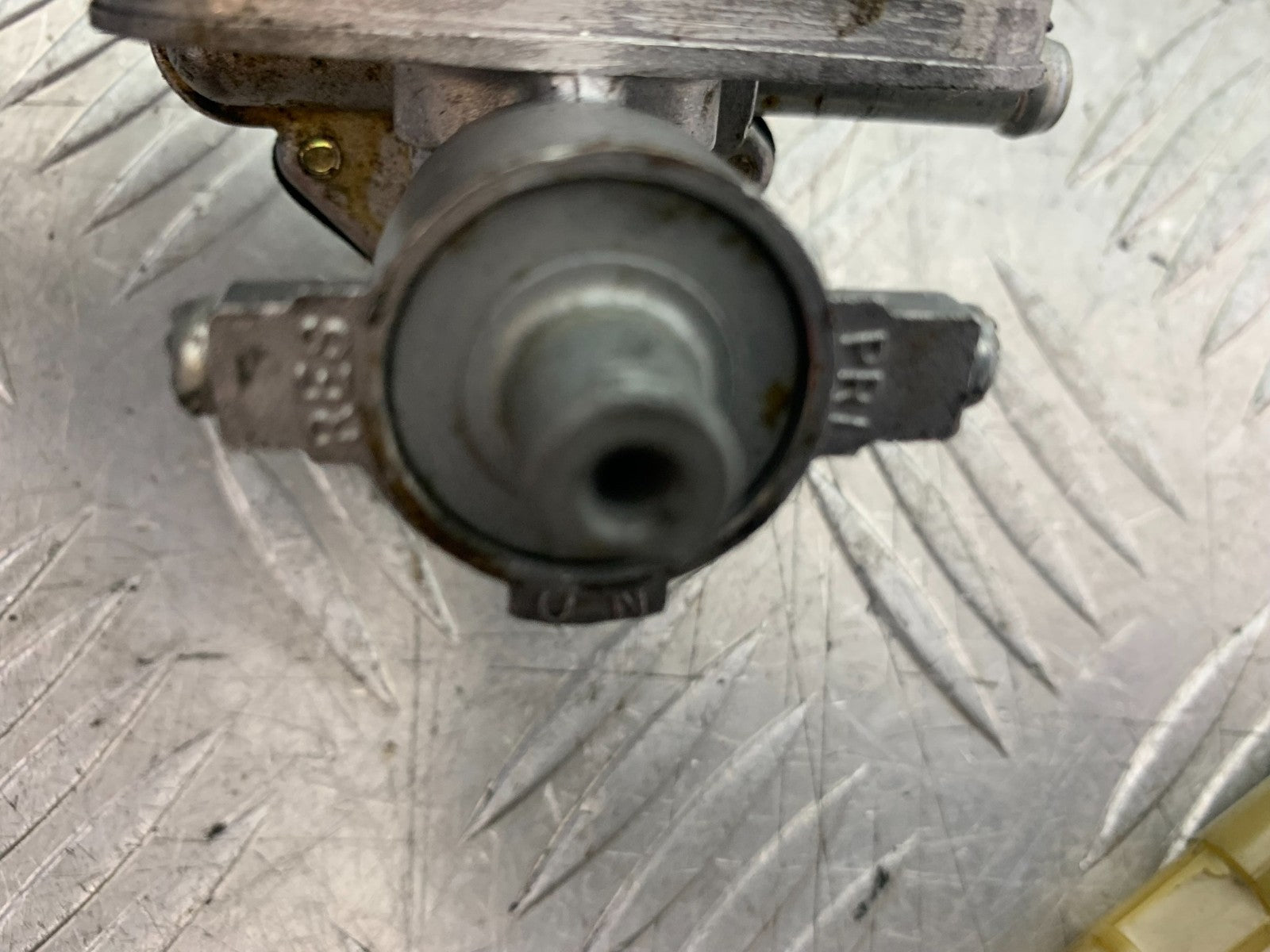 TRIUMPH TROPHY 900 PETROL TAP  YEAR 1991-95 (CMB1251)