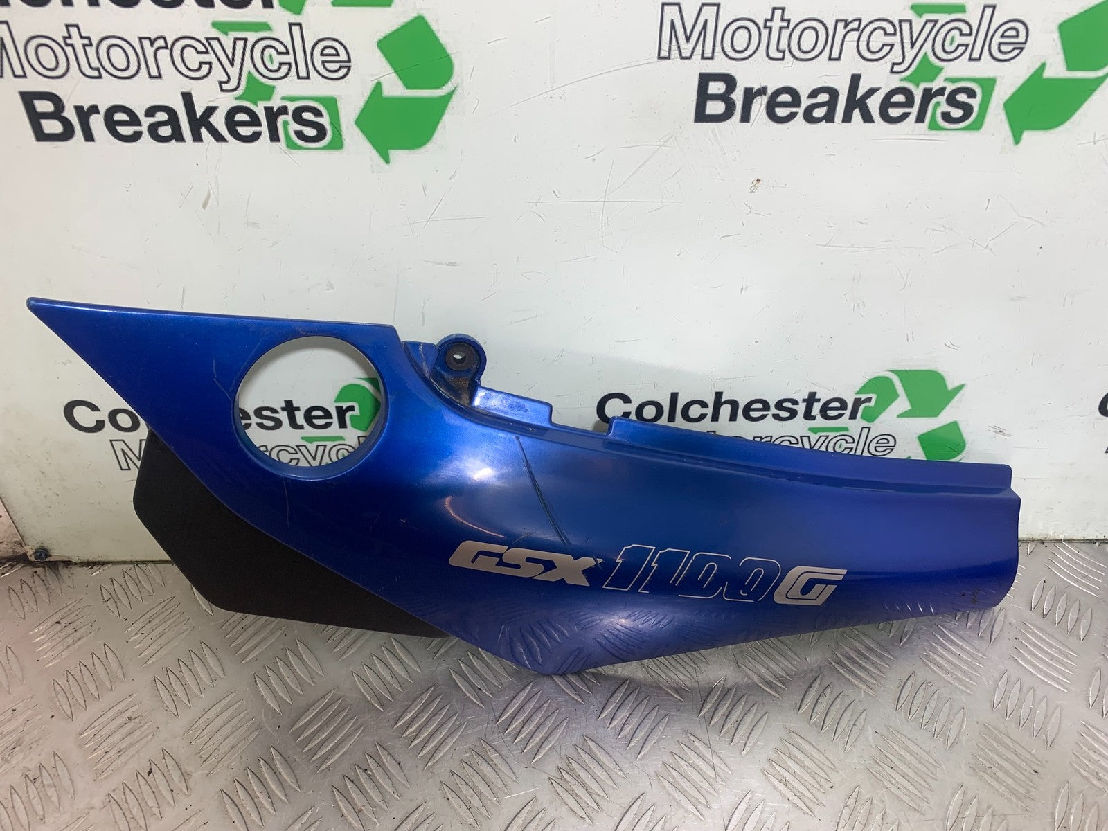SUZUKI GSX1100 G GSX 1100 G LEFT SEAT PANEL  1991-1996 (CMB1283)