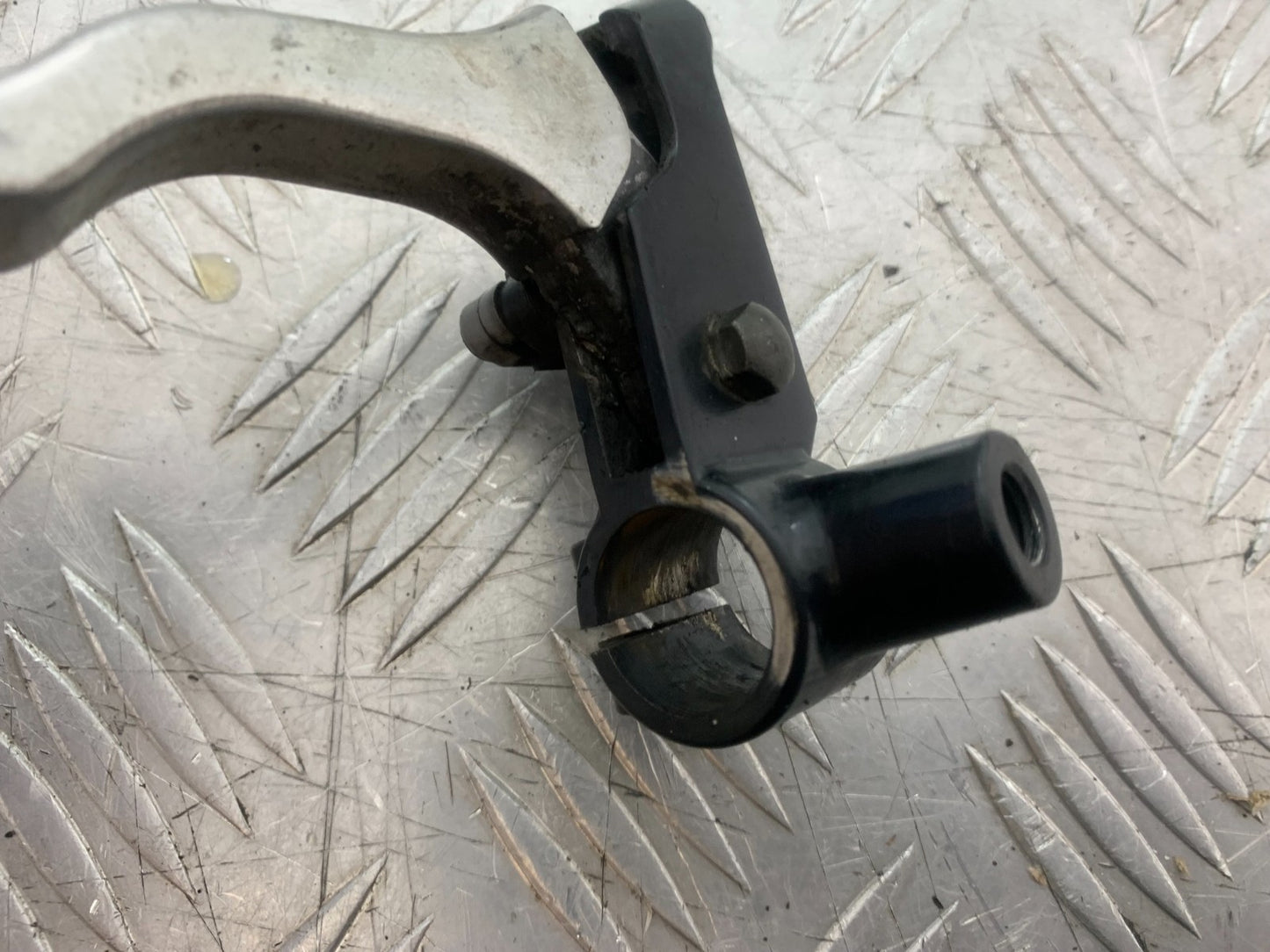 SUZUKI GS500 GS 500 CLUTCH LEVER BRACKET  YEAR 2001-2008 (CMB1254)
