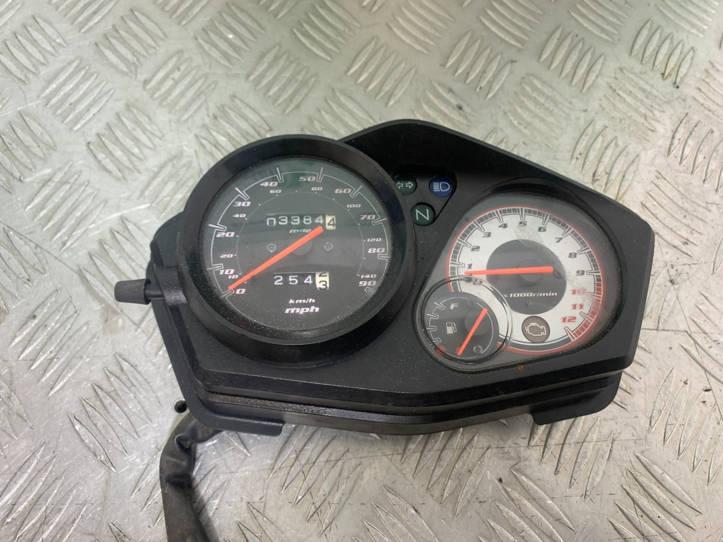 HONDA CBF125 CBF 125 CLOCKS SPEEDO DASH (3384 MILES)  YEAR 2009-14  (CMB1172)